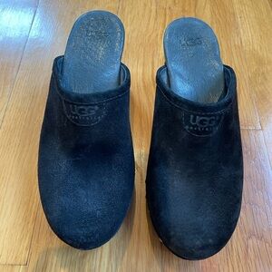 Very in style - Suede Ugg Clogs with Sherpa foot bed